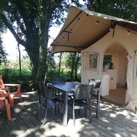 Hebergements Camping "Les Pieds Dans L'Eau" Crozon Exterior foto