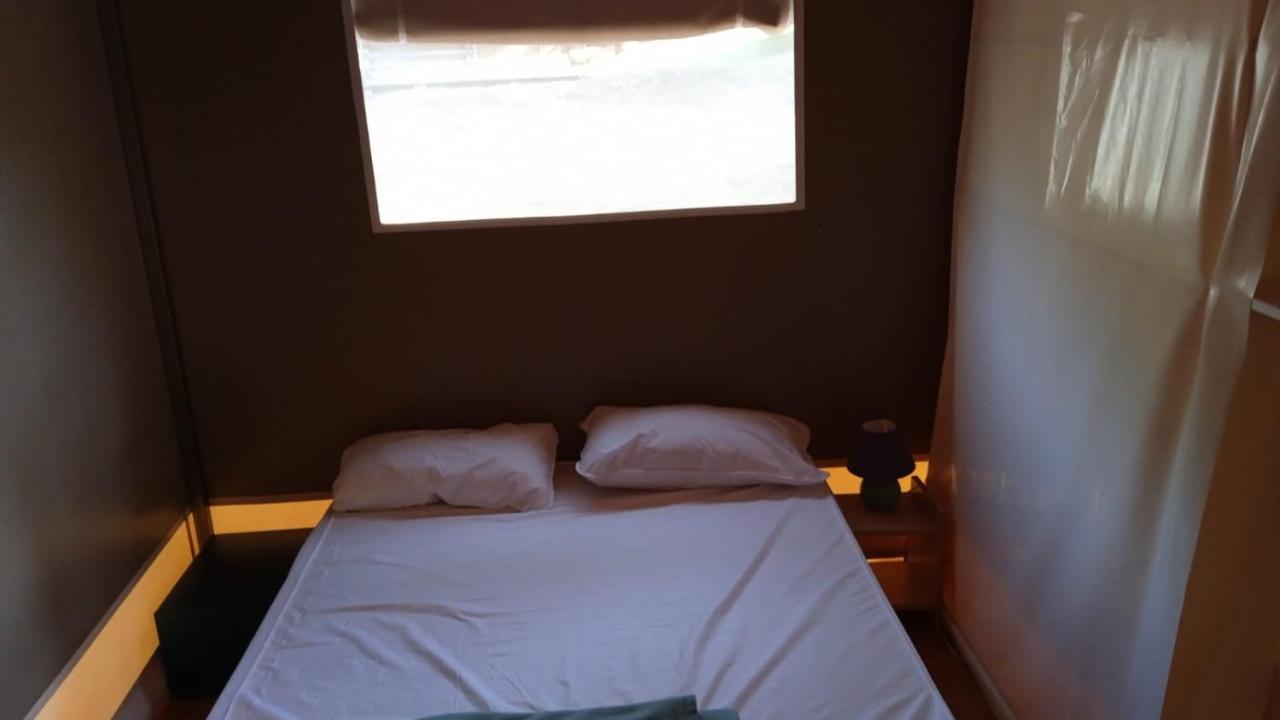 Hebergements Camping "Les Pieds Dans L'Eau" Crozon Exterior foto