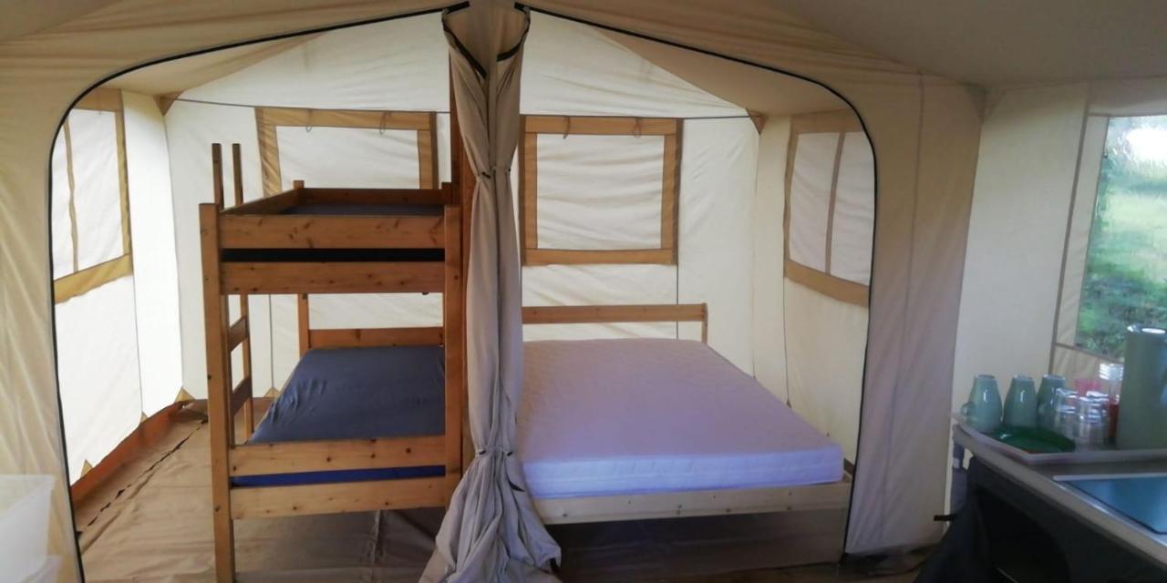 Hebergements Camping "Les Pieds Dans L'Eau" Crozon Exterior foto