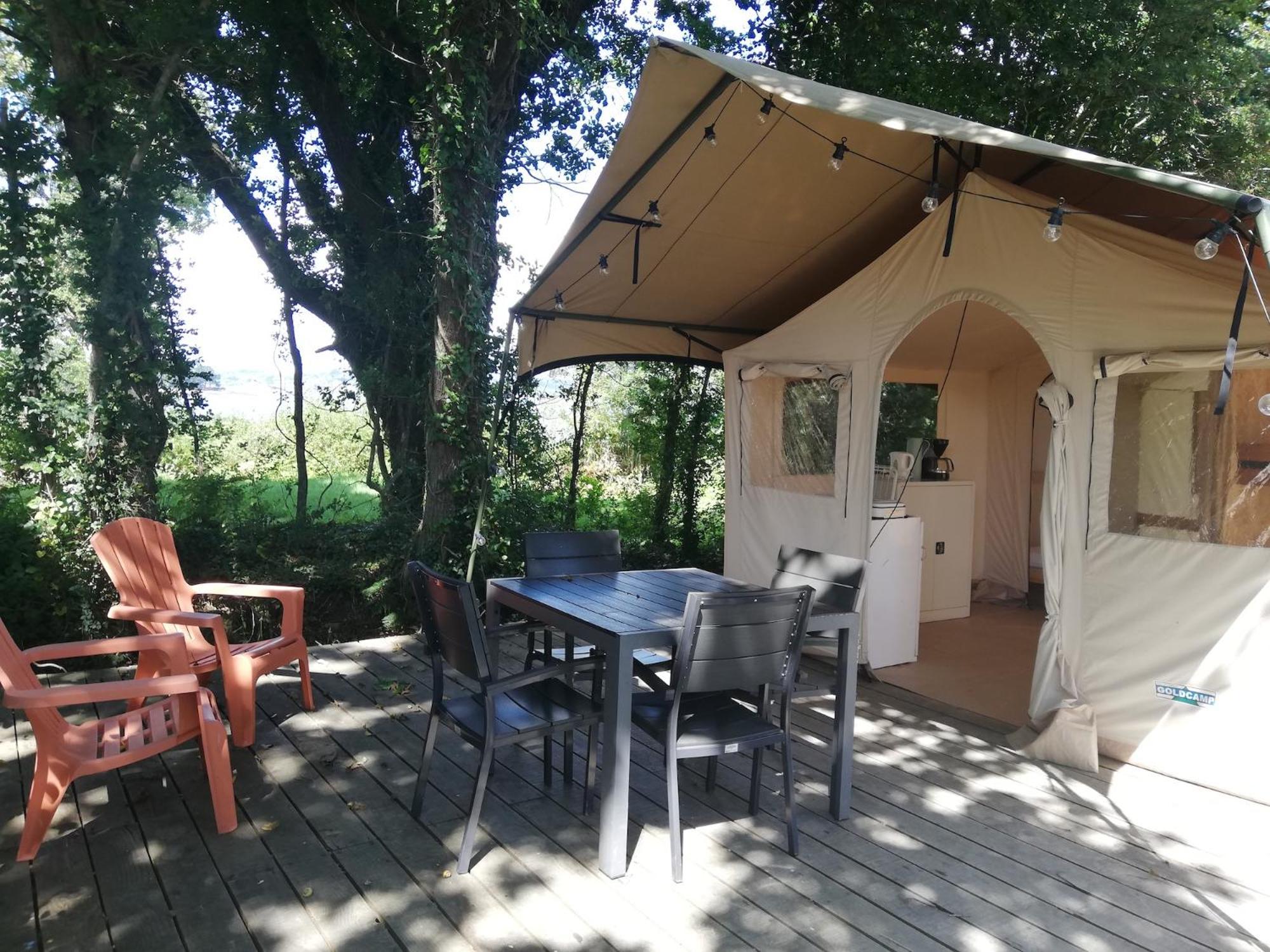 Hebergements Camping "Les Pieds Dans L'Eau" Crozon Exterior foto